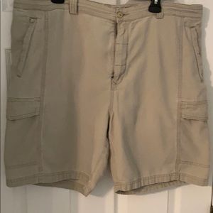 Tommy Bahama Men’s Cargo Shorts Size 42